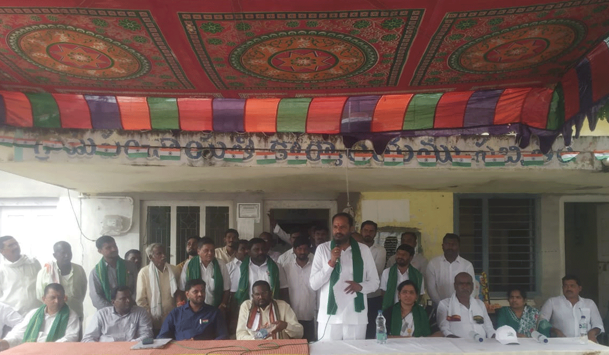 MLA CH Vijayaramana Rao | ప్రభుత్వపథకాల ఫలాలు అర్హులందరికి అందేలా చూడాలి.. పెద్దపల్లి ఎమ్మెల్యే సీహెచ్ విజయరమణారావు