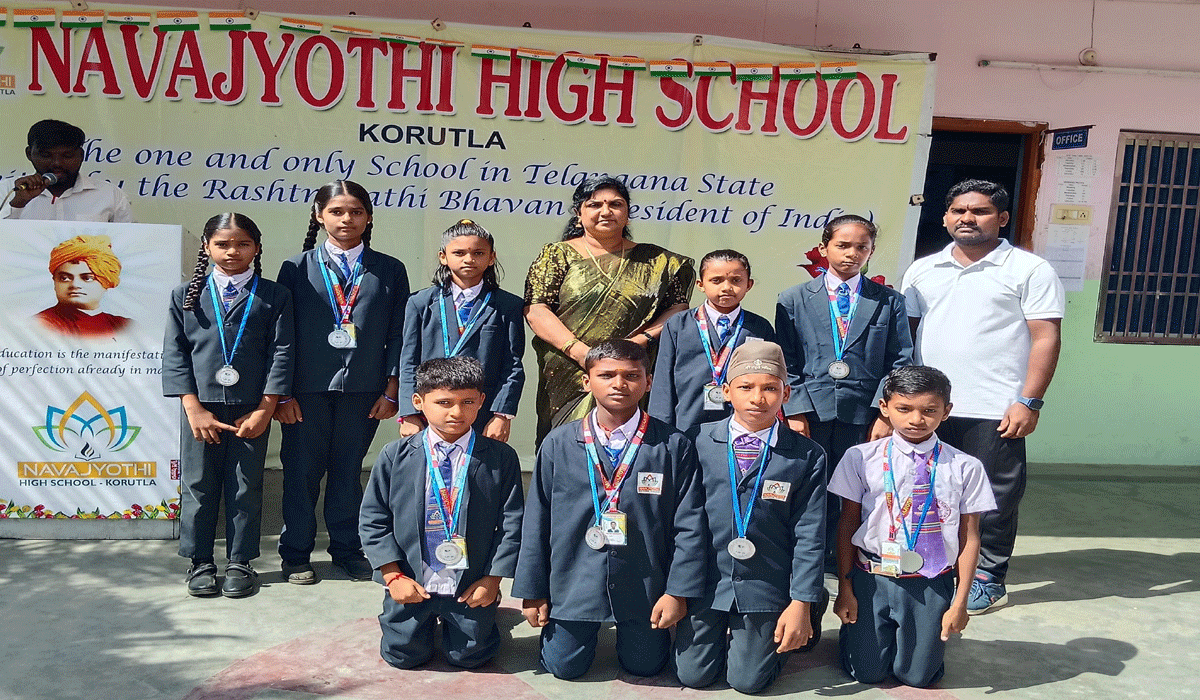 yoga competitions | జిల్లా యోగా పోటీల్లో నవజ్యోతి విద్యార్థుల ప్రతిభ