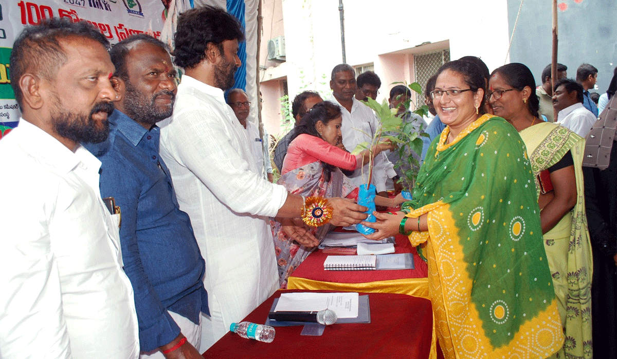 MLA Makkan Singh | మొక్కల సంరక్షణ బాధ్యత మహిళలదే.. రామగుండం ఎమ్మెల్యే మక్కాన్ సింగ్