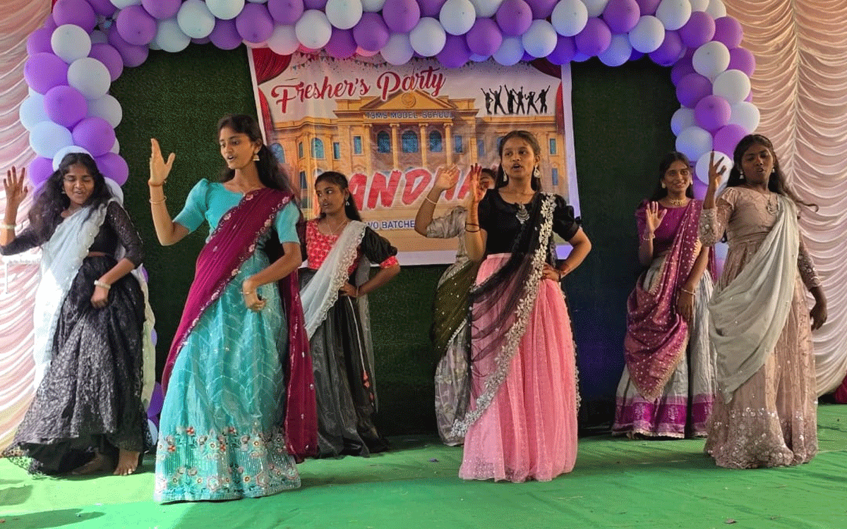 Freshers’ ruckus | మల్లాపూర్‌ ఆదర్శ పాఠశాలలో ఫ్రెషర్స్ హంగామా