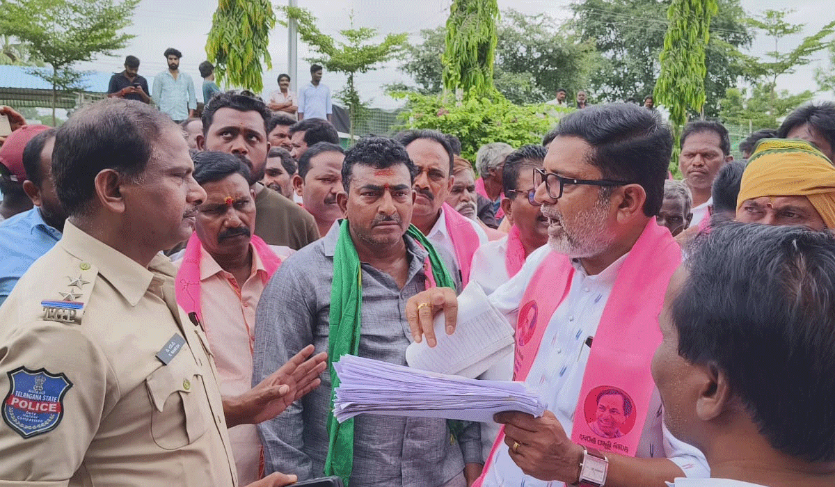 Putta Madhukar | రైతును కన్నీళ్లు పెట్టించే ప్రభుత్వం ఎక్కువ కాలం ఉండదు.. మంథని మాజీ ఎమ్మెల్యే పుట్ట మదూకర్‌