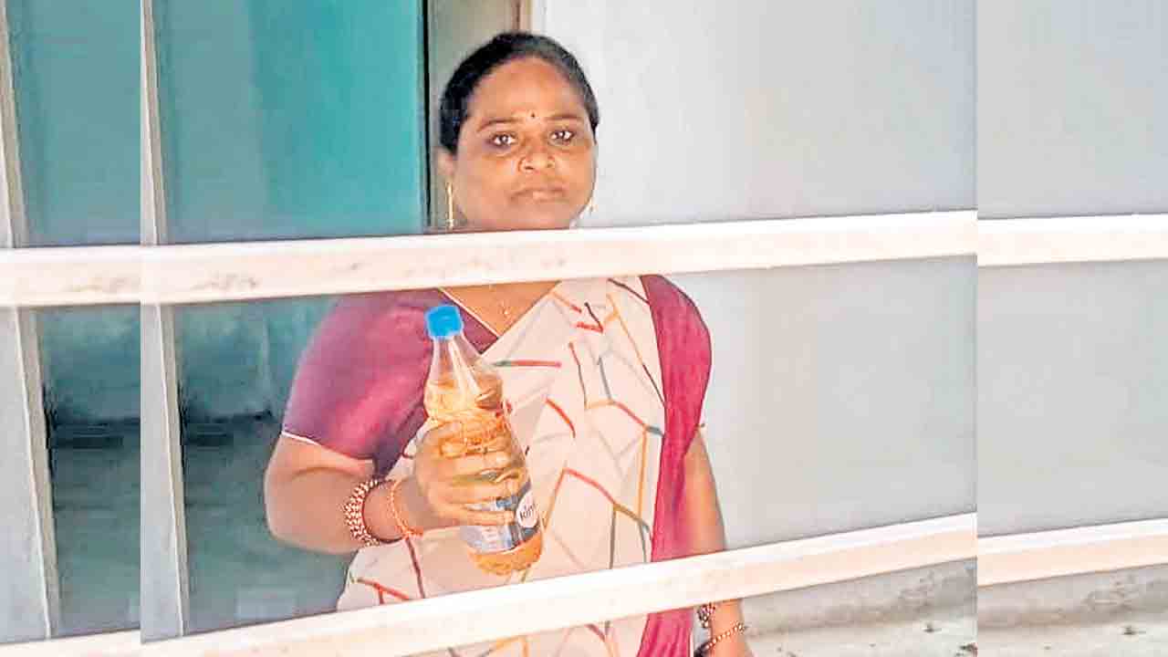 పేరు చదివి.. ఇల్లు కేటాయించలే!