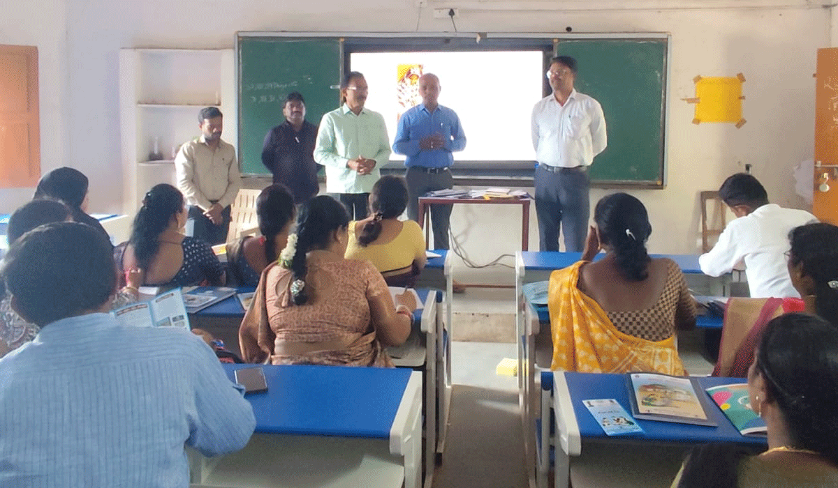 Achieve complete literacy | సంపూర్ణ అక్షరాస్యత సాధించడమే ‘ఉల్లాస్’ లక్ష్యం.. కోరుట్ల ఎంపీడీవో రామకృష్ణ