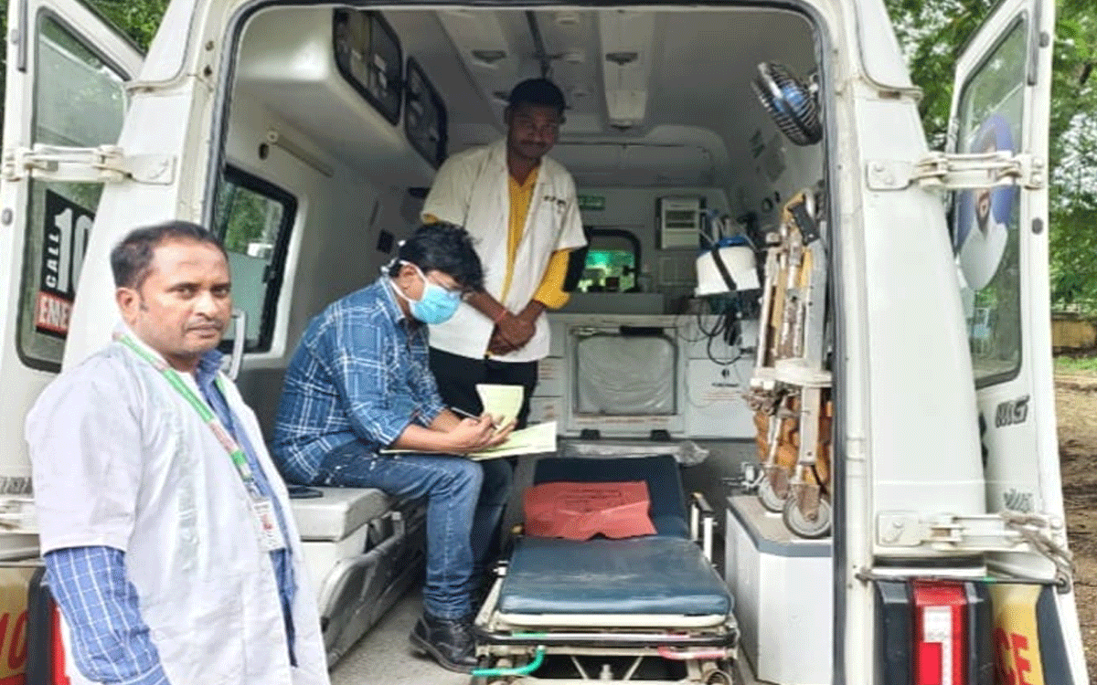 Better services | ప్రజలకు మెరుగైన సేవలు అందించాలి.. రెంజల్ వైద్యాధికారి వినయ్ కుమార్
