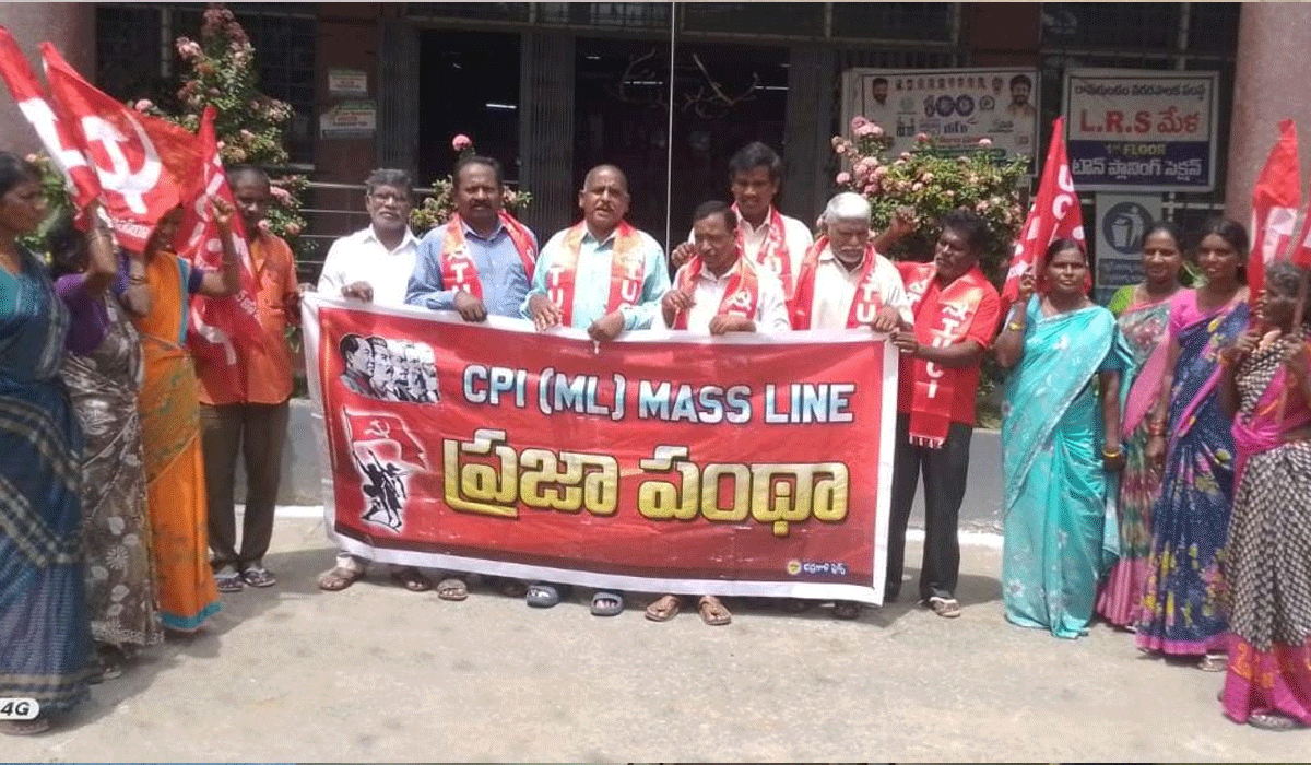 Ramagundam Baldia | ప్రజారోగ్యంపై పట్టింపేది.. రామగుండం బల్దియా కార్యాలయం ముట్టడిలో సిపిఐ ఎంఎల్ ప్రజా పంథ కార్యదర్శి రమేష్