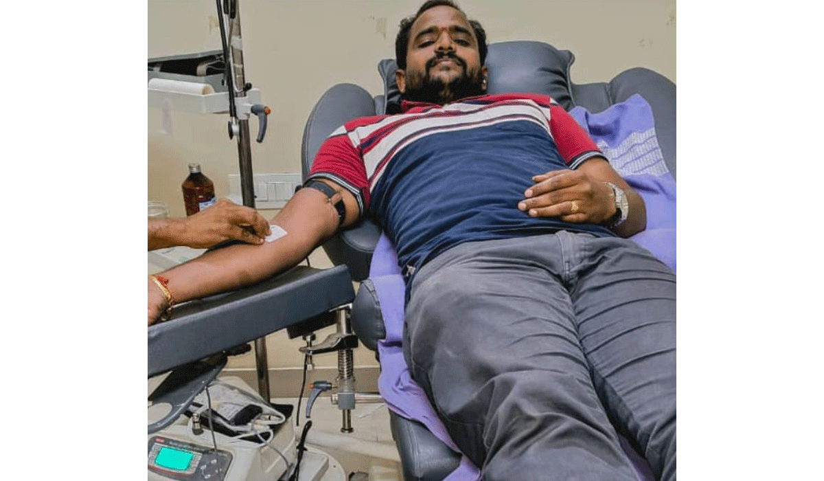 Donating blood | ఆపదలో ఆరేళ్ల బాలిక.. రక్తదానం చేసిన కాపాడిన వైకే సభ్యులు