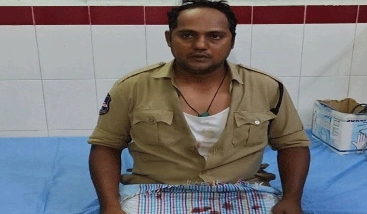 Attack police | విధి నిర్వహణలో ఉన్న పోలీసులపై ఆకతాయిల దాడి.. కానిస్టేబుల్ కు స్వల్ప గాయాలు