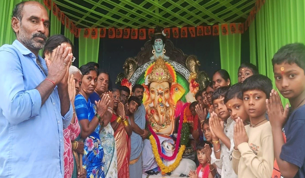 Ganesh | చిగురుమామిడిలో ఘనంగా గణేశునికి పూజలు