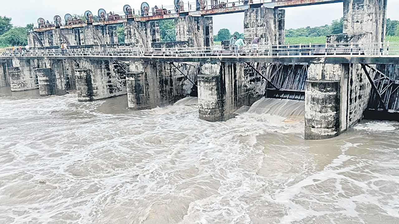 ప్రాజెక్టుల్లోకి భారీ ఇన్‌ఫ్లో