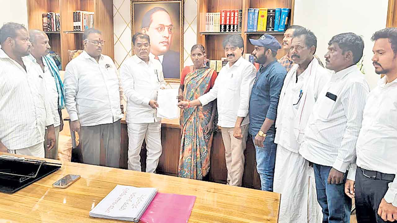 కులం పేరుతో దాడి చేస్తే చర్యలుండవా?