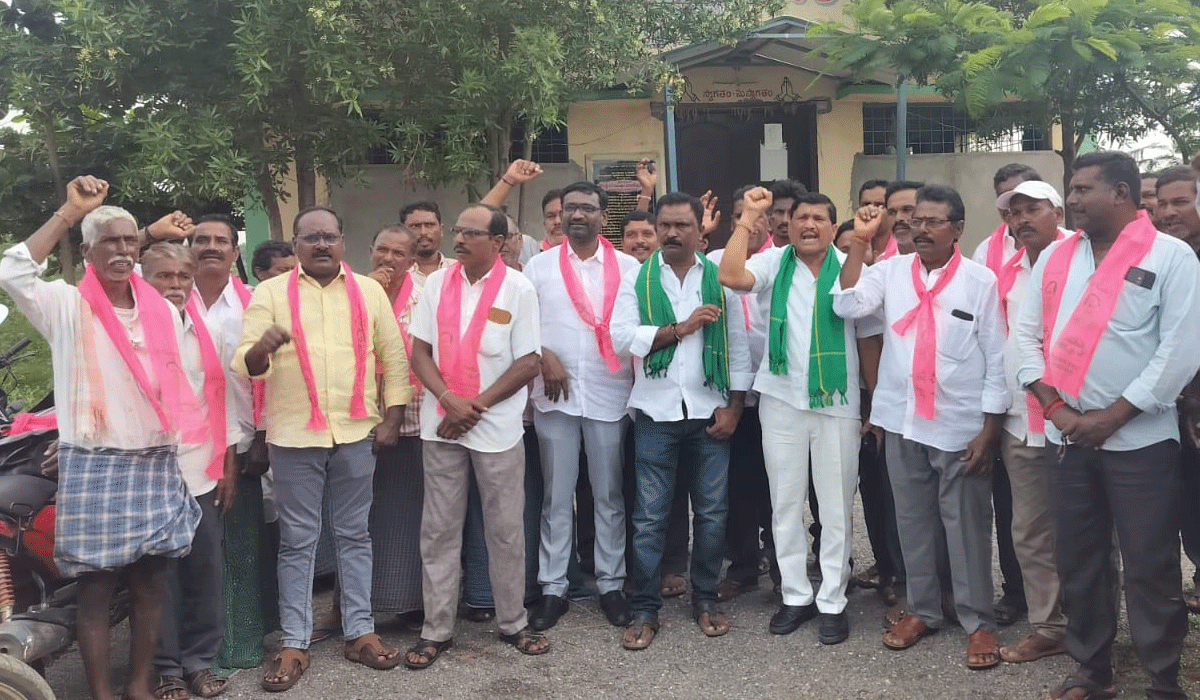 Urea shortage | గన్నేరువరంలో యూరియా కొరత తీర్చాలని బీఆర్‌ఎస్‌ ఆందోళన