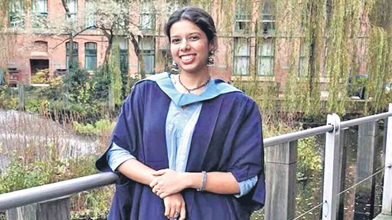 Krishangi Meshram | బ్రిటన్‌లో అతిపిన్న వయసులో సొలిసిటర్‌గా భారత సంతతి యువతి