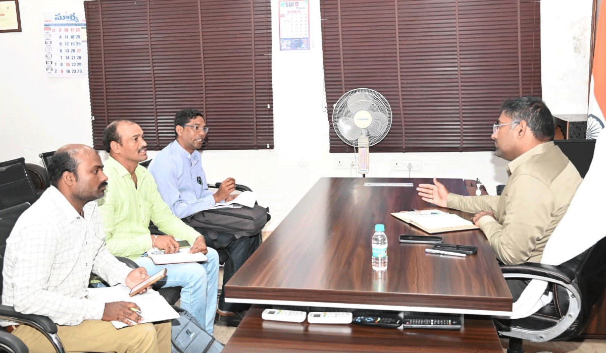 Collector Koya Sriharsha | రైతులందరికీ యూరియా అందేలా చూడాలి.. పెద్దపల్లి కలెక్టర్‌ కోయ శ్రీహర్ష