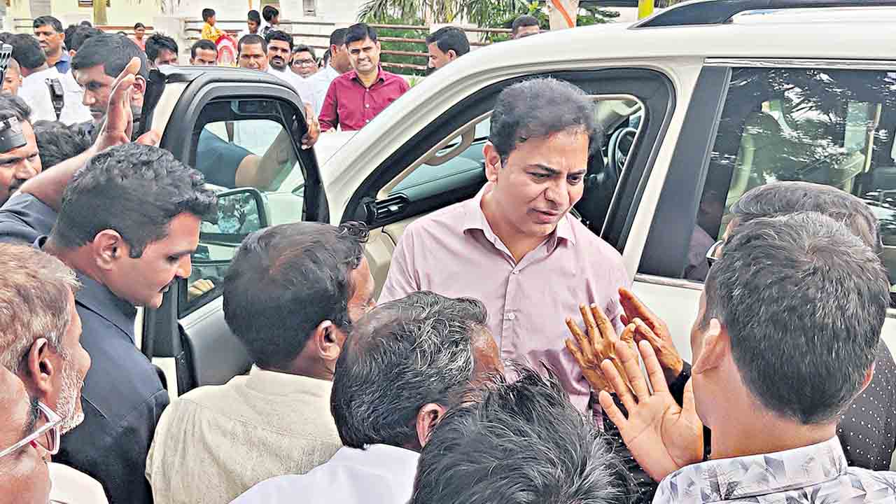 యూరియా కోసం పోరాటం చేద్దాం