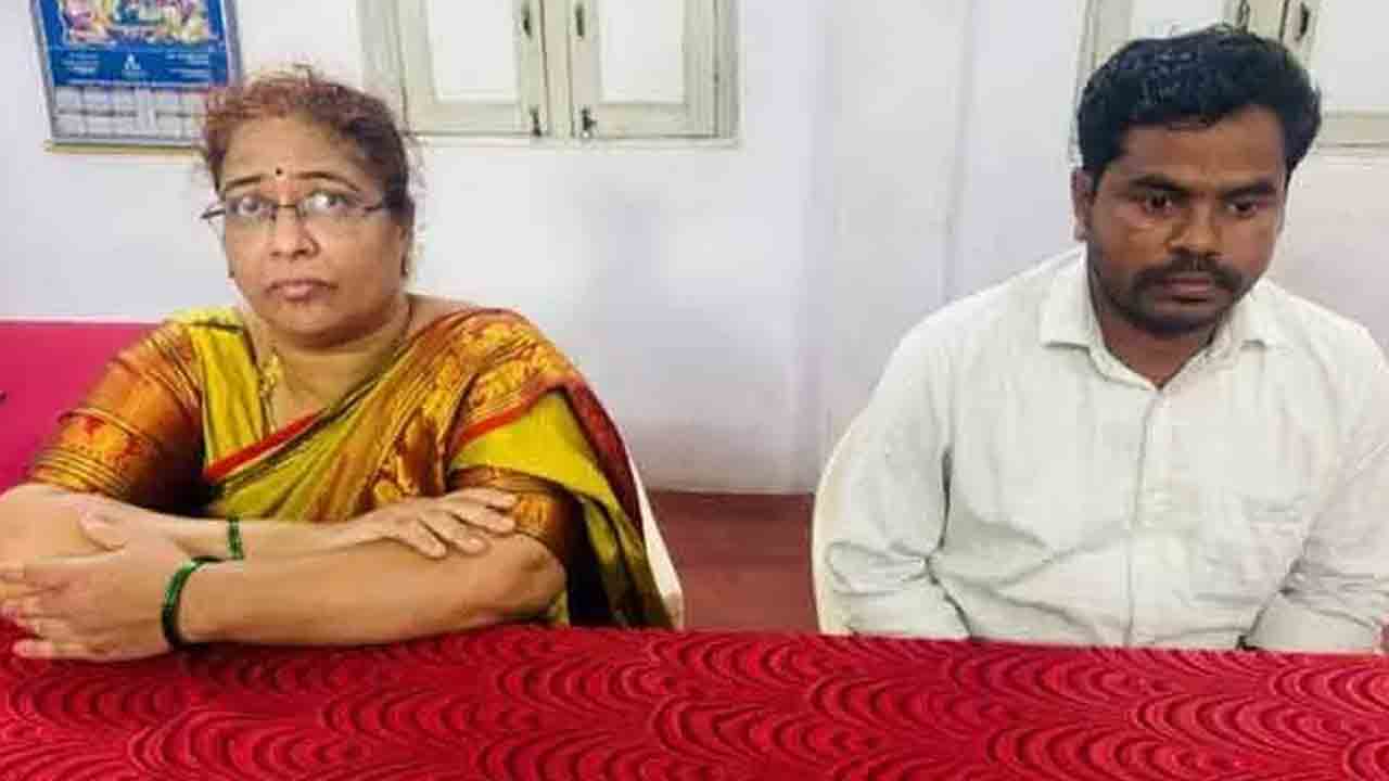 ఏసీబీ వలలో తహసీల్దార్‌, సర్వేయర్‌