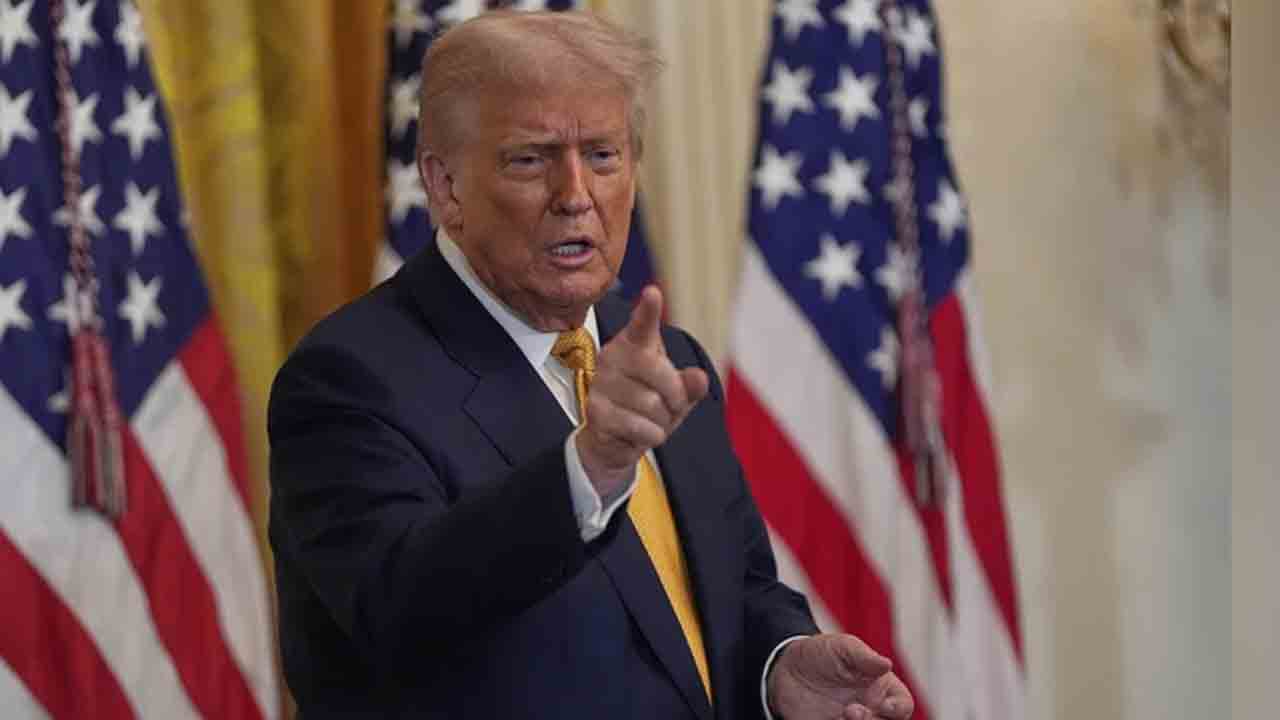 బాండ్‌ కట్టు.. అడుగు పెట్టు!