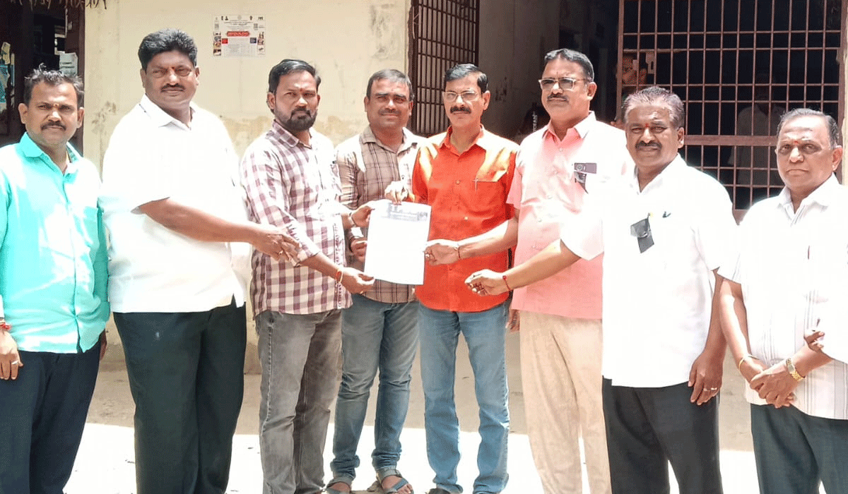 CPS policy | సీపీఎస్‌ విధానాన్ని రద్దు చేయాలని తహసీల్దర్‌కు వినతిపత్రం అందజేత