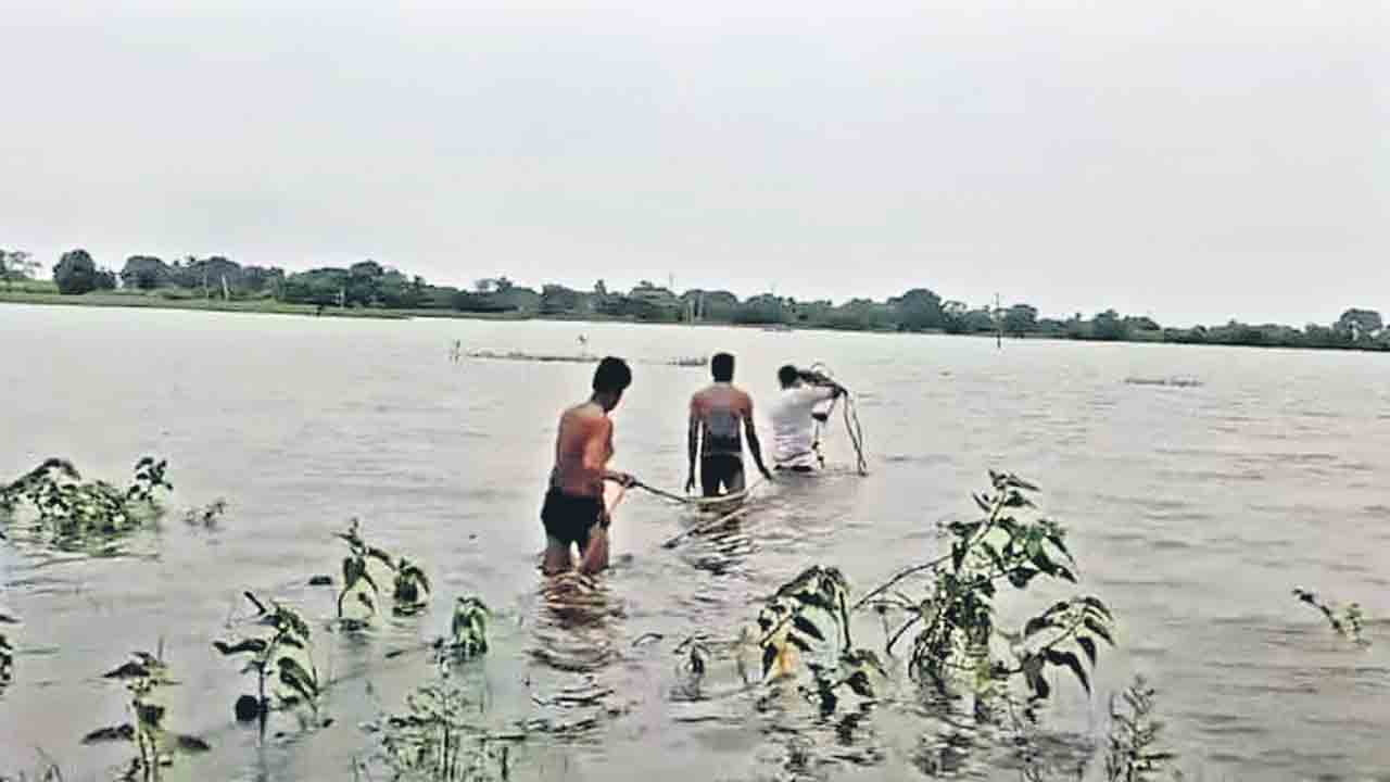 రెండు రోజులు రెడ్‌అలర్ట్‌.. భారీ నుంచి అతిభారీ వర్షాలు