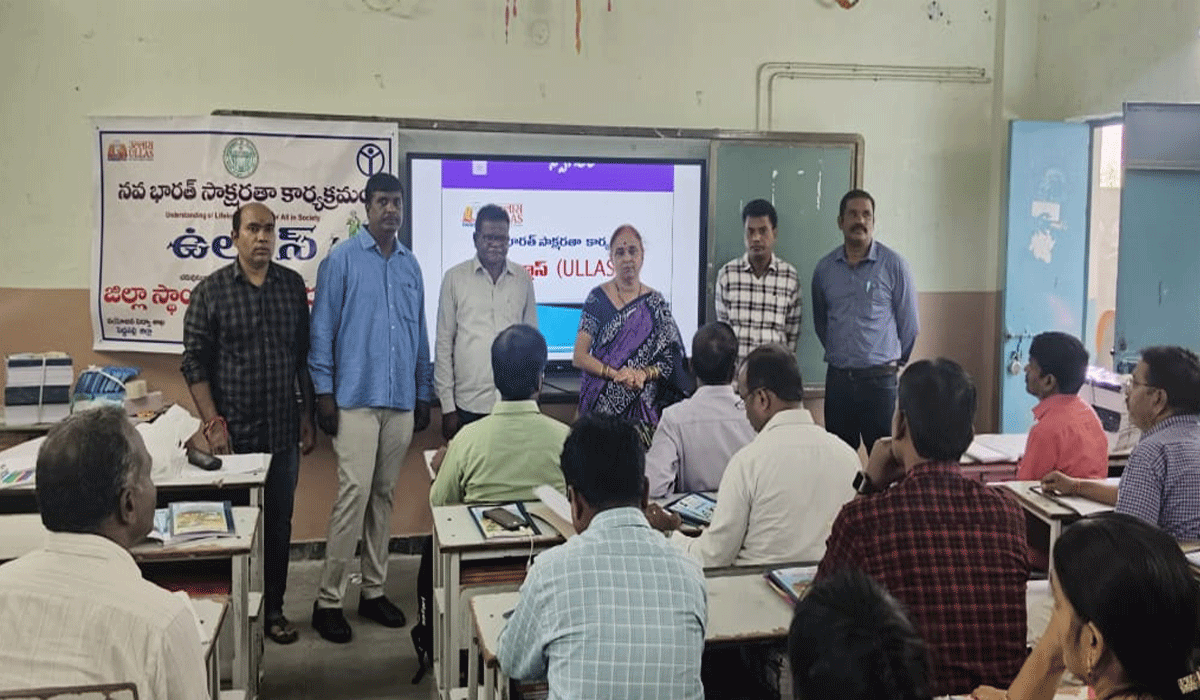 Peddapally | నిరక్షరాస్యులను అక్షరాస్యులగా తీర్చిదిద్దాలి.. డీఈవో మాధవి