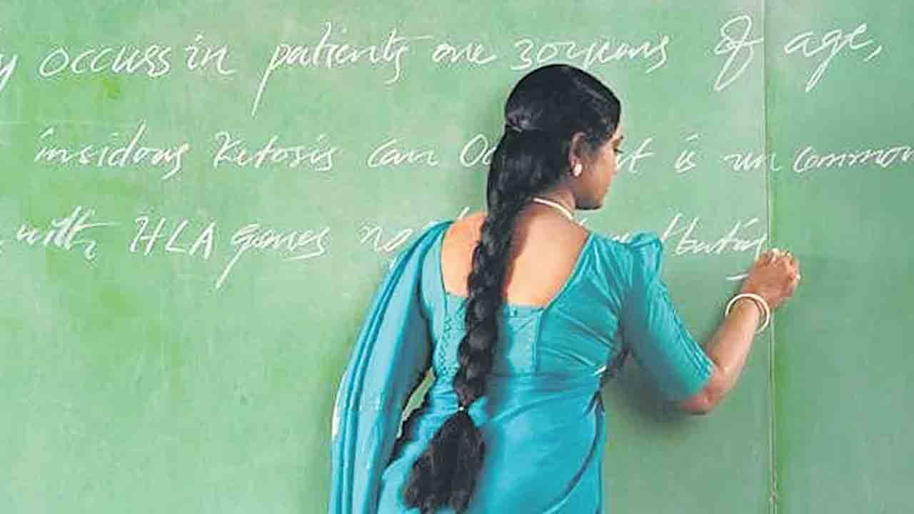 టీచర్ల నియామకాల్లో వెయిటేజీ వద్దు