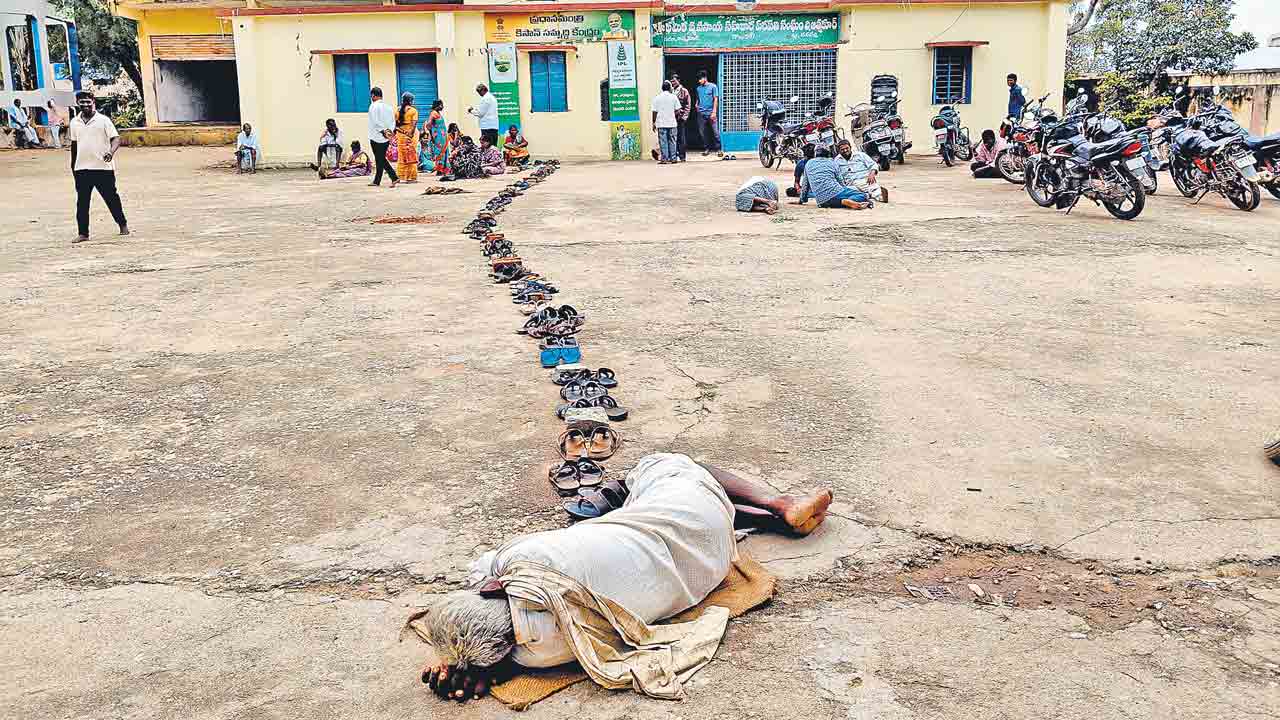 KTR | రైతులను ‘చెప్పుల పాలు’ చేసిన చెత్త రికార్డు మాత్రం సీఎం రేవంత్దే : కేటీఆర్