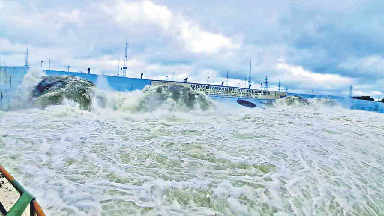 ‘కాళేశ్వరం’లో కొనసాగుతున్న ఎత్తిపోతలు