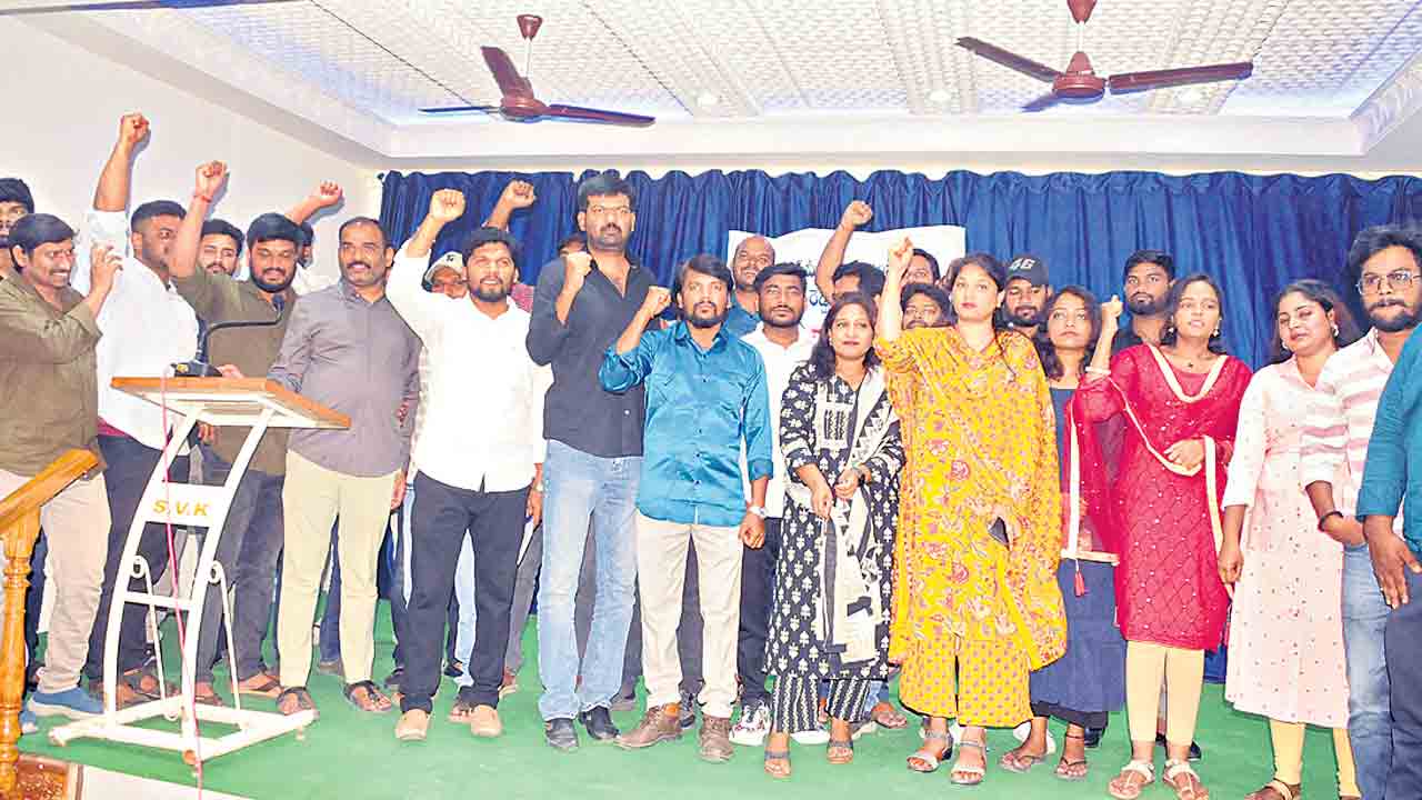 రేవంత్‌పై నేషనల్‌ మీడియా ఫైర్‌