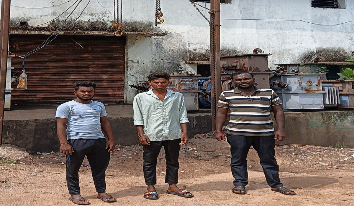 Transformer repairing | ట్రాన్స్​‍ఫార్మర్‌ రిపేరింగ్‌ కాంట్రాక్టర్లు సమ్మె.. ఇబ్బందులకు గురవుతున్న రైతులు