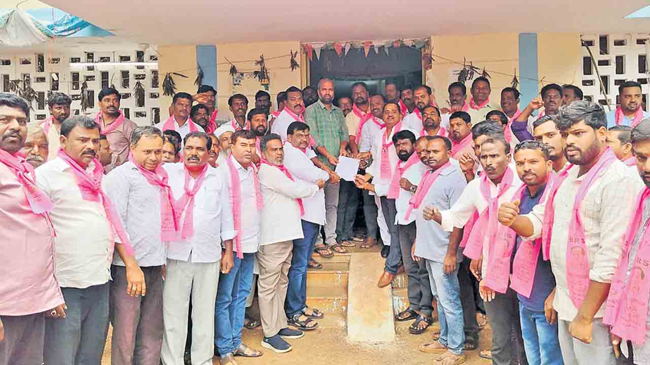 అందని యూరియా ఆగని ఆందోళన