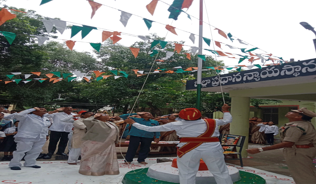 Independence Day | రెపరెపలాడిన మువ్వన్నెల జెండా.. పెద్దపల్లి జిల్లాలో అట్టహాసంగా 79వ స్వాతంత్య్ర దినోత్సవ వేడుకలు
