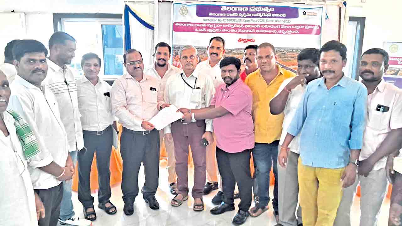 భూ నిర్వాసితులకు న్యాయం చేయాలి