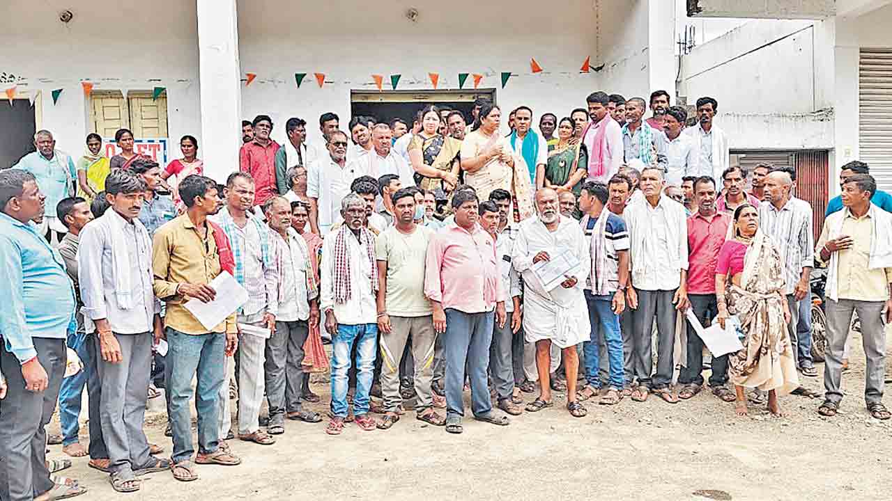 యూరియా కొరతపై బీఆర్‌ఎస్‌ కన్నెర్ర