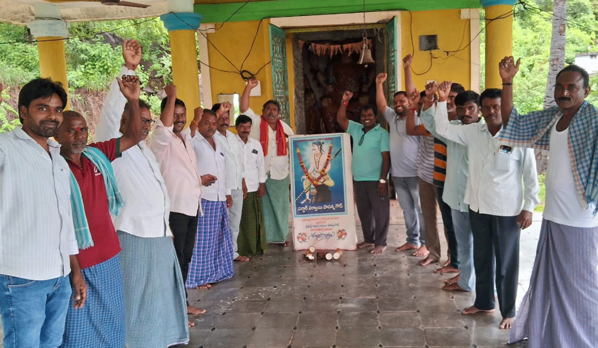 Sardar Sarvai Papanna Goud | ధర్మారంలో సర్ధార్ సర్వాయి పాపన్న గౌడ్ జయంతి వేడుకలు.. పాల్గొన్న గీత కార్మికులు