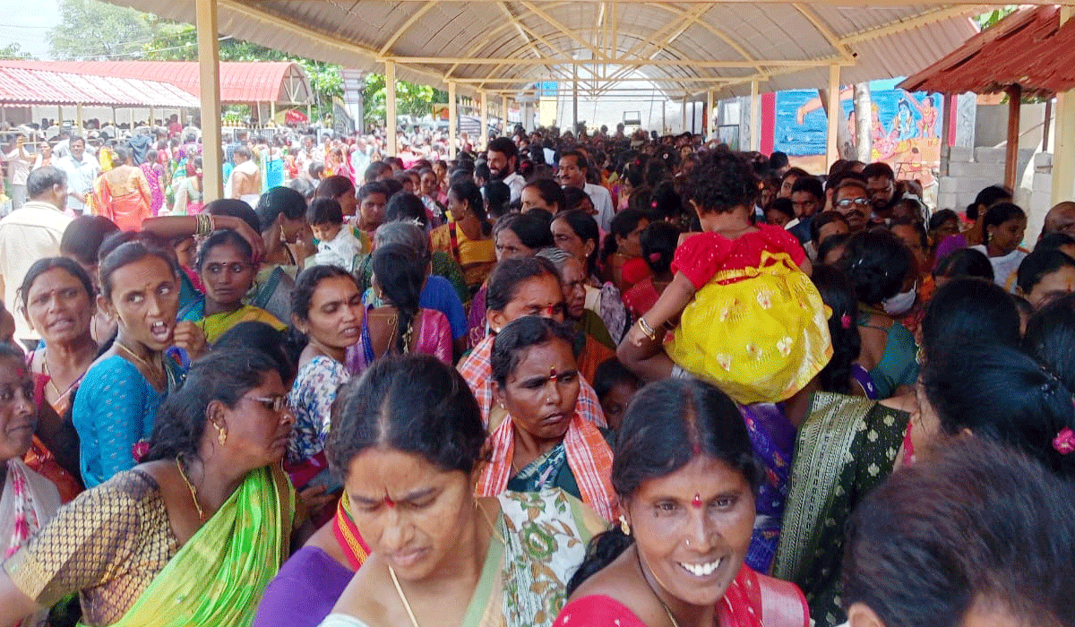 Manasa Devi temple | మానస దేవి ఆలయానికి పోటెత్తిన భక్తులు.. ఉదయం నుంచి దర్శనానికి బారులు