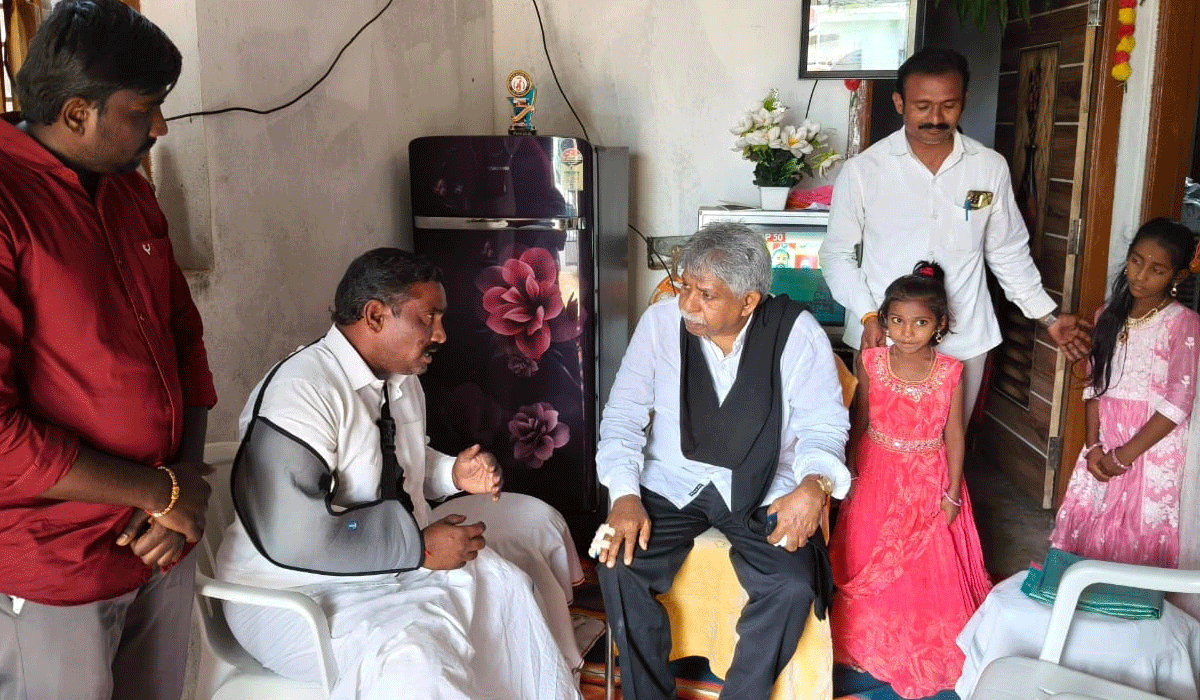 Manda Krishna | ఎంఆర్పీఎస్ నాయకుడికి మంద కృష్ణ మాదిగ పరామర్శ