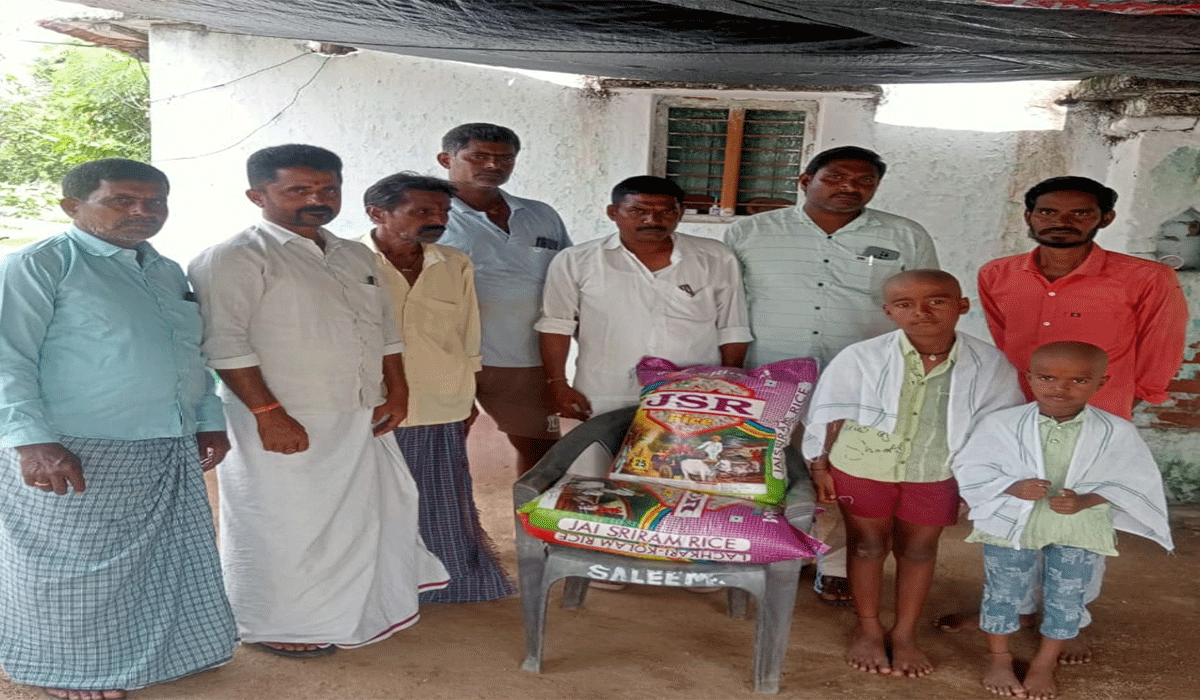 Rice distributed | సుల్తానాబాద్‌ మండలంలో రెండు కుటుంబాలకు బియ్యం అందజేత