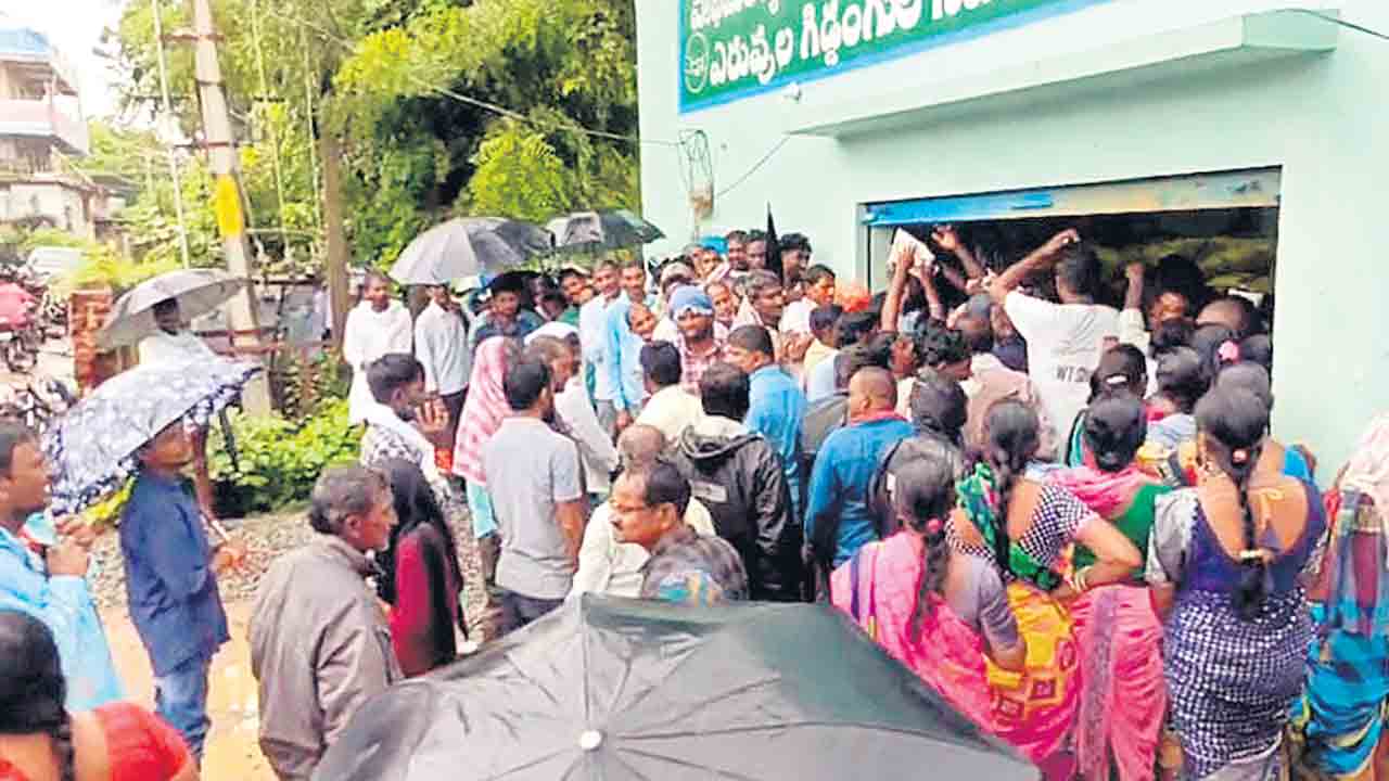 Telangana | రైతుకు ఎరువులేదు.. కంటిమీద కునుకులేదు!