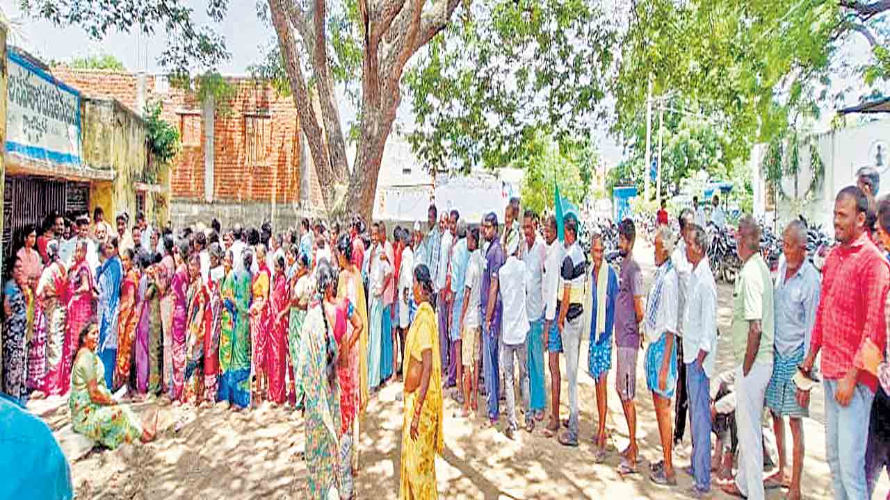 రాష్ట్రవ్యాప్తంగా యూరియా కొరత