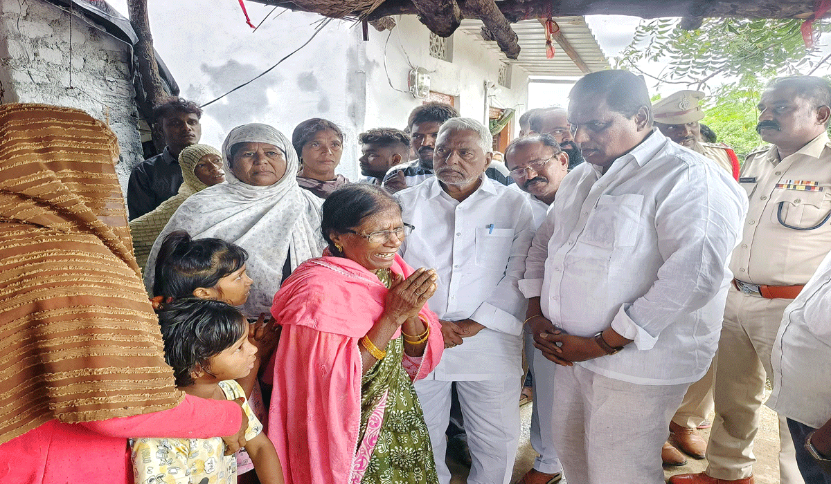 Minister Adluri | మృతుల కుటుంబాలకు సంక్షేమ శాఖ మంత్రి అడ్లూరి పరామర్శ