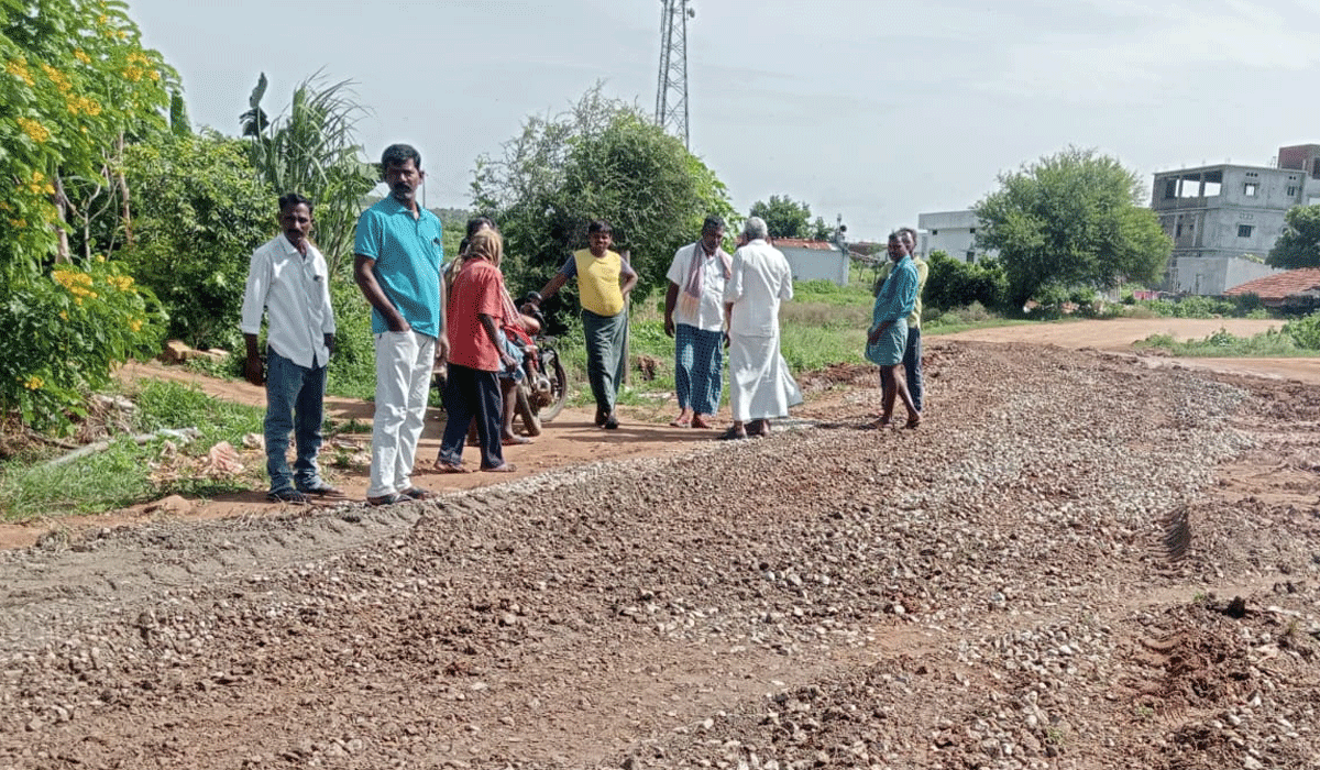 Veernapally | వీర్నపల్లిలో రోడ్డంతా బురదమయం.. ప్రయాణికుల ఇబ్బందులు
