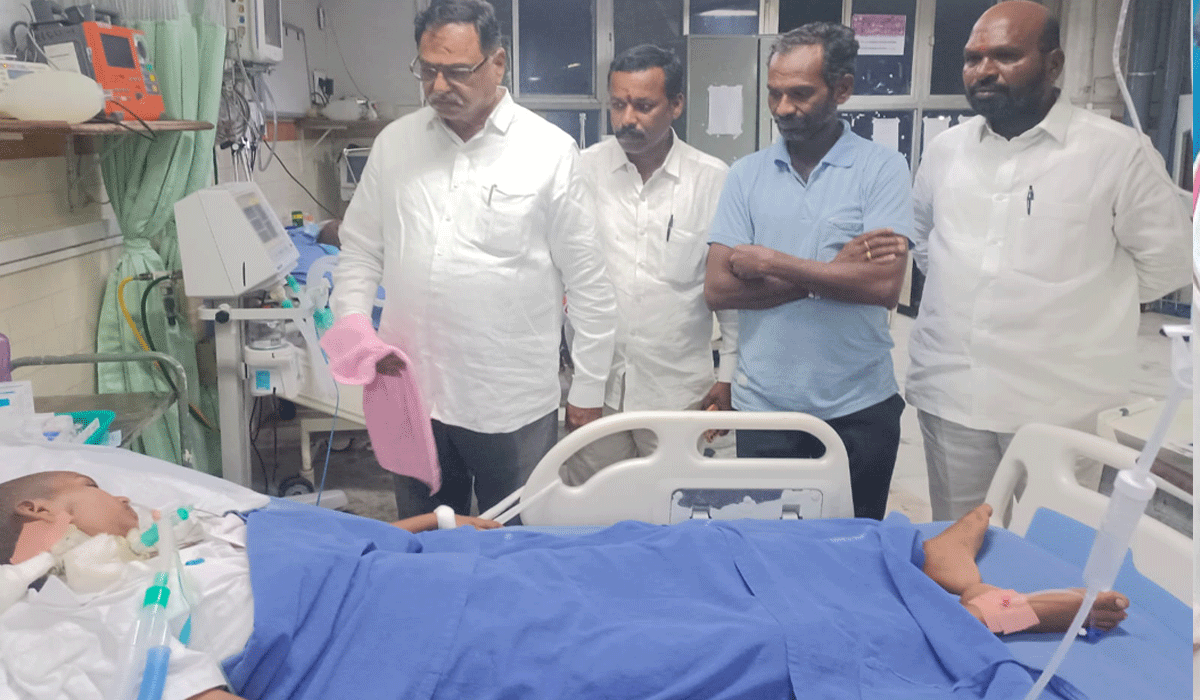 Dasari Manohar Reddy | సంకీర్తనను పరామర్శించిన మాజీ ఎమ్మెల్యే దాసరి మనోహర్‌ రెడ్డి