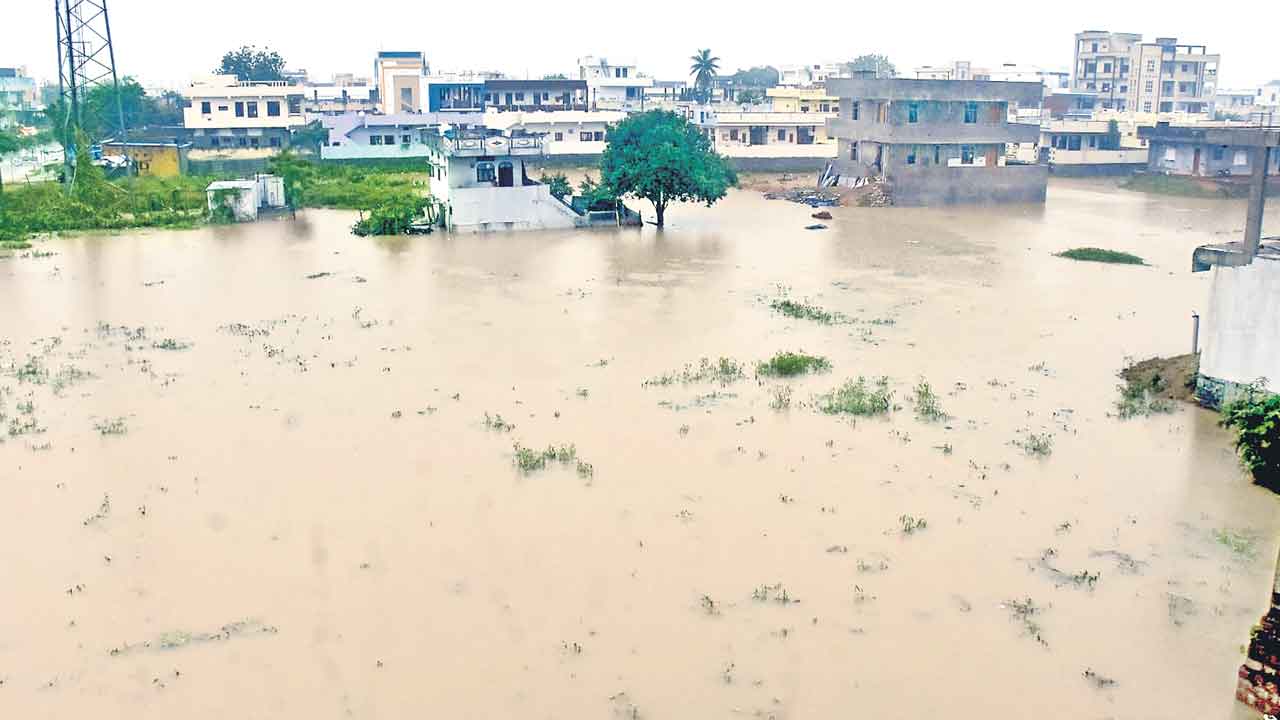 నిర్మల్‌లో 33 సెంటీమీటర్లు