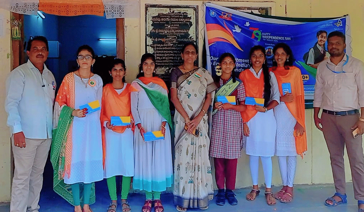 Financial support | ప్రతిభకు ఆర్థిక చేయూత.. మెరిట్ విద్యార్థులకు కెనరా బ్యాంకు ఉపకార వేతనాల అందజేత