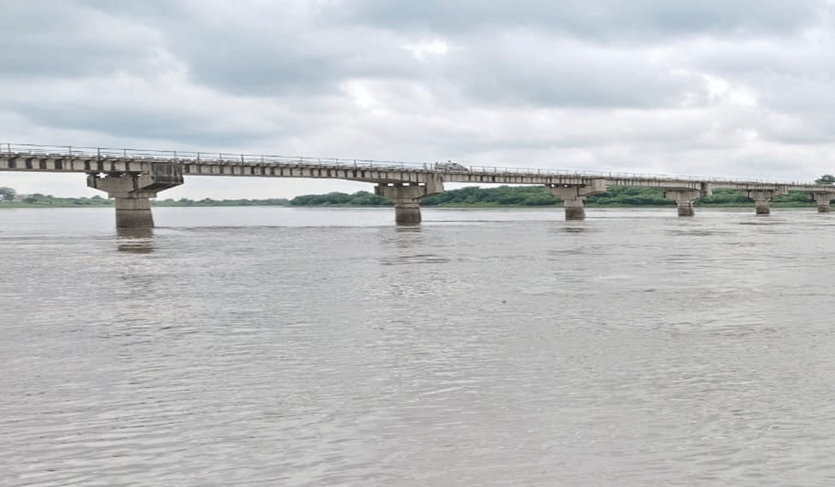 Godaavari River | రేంజల్‌ మండలం కందకుర్తిలో ఉధృతంగా ప్రవహిస్తున్న గోదారమ్మ