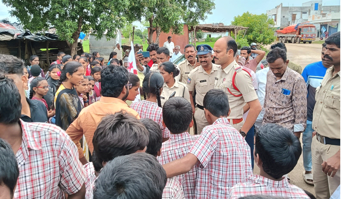 Veernapally | వీర్నపల్లిలో బస్సుల కోసం విద్యార్థుల ధర్నా