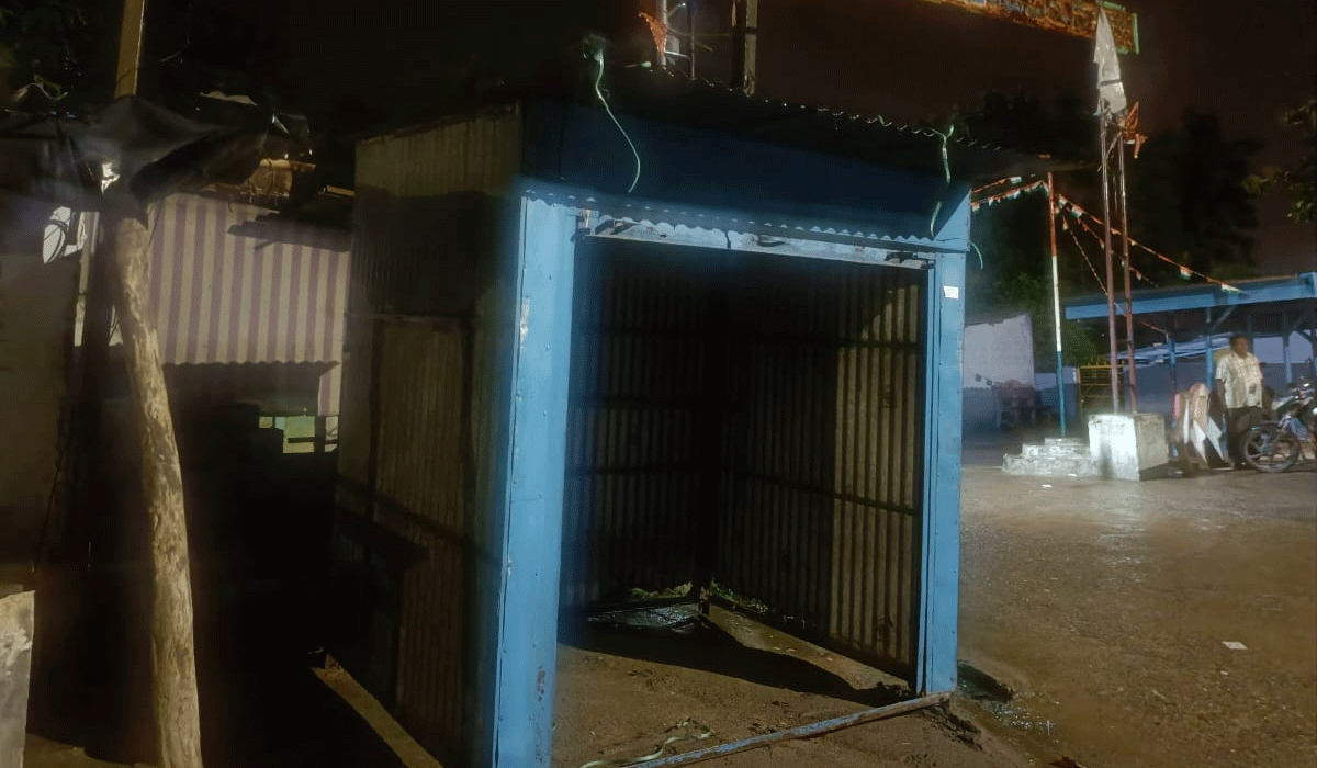 Godavarikhani | కాంగ్రెస్ నాయకుడి కబ్జా.. ఫైవింక్లయిన్ లో రాత్రికి రాత్రే వెలిసిన టేలా..?