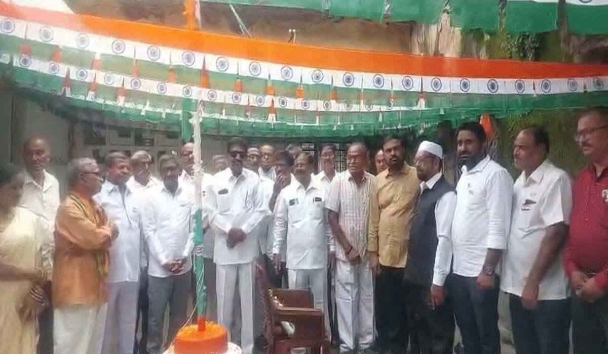 Independence Day | సీనియర్ సిటిజెన్స్, పెన్షనర్ల ఆధ్వర్యంలో స్వాతంత్ర్య దినోత్సవం వేడుక