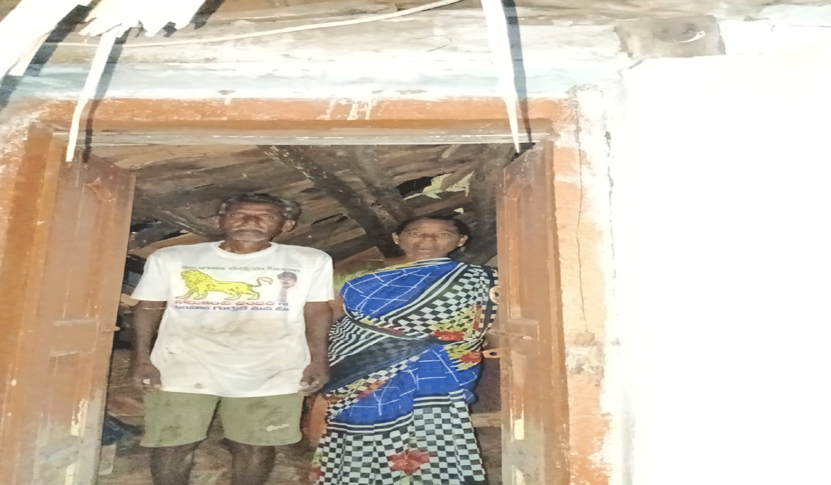 Peddapally | వర్షాలతో కూలిన పూరిల్లు.. ఆశ్రయం కోల్పోయిన వృద్ధులు