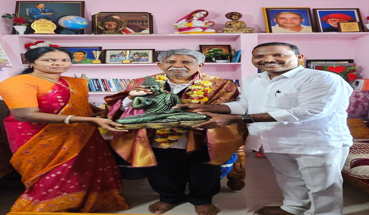 Manda Krishnamadiga | మంద కృష్ణమాదిగను సన్మానించిన మాజీ జడ్పీటీసీ
