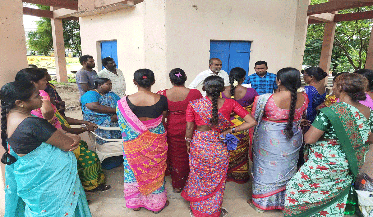 Godavarikhani | చెత్త సేకరణ కార్మికులకు మౌలిక వసతులు కల్పించాలి.. ఏఐటీయూసీ నగర వర్కింగ్ ప్రెసిడెంట్ ఎంఏ గౌస్